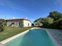 Detached country house with pool, situated in a quiet location